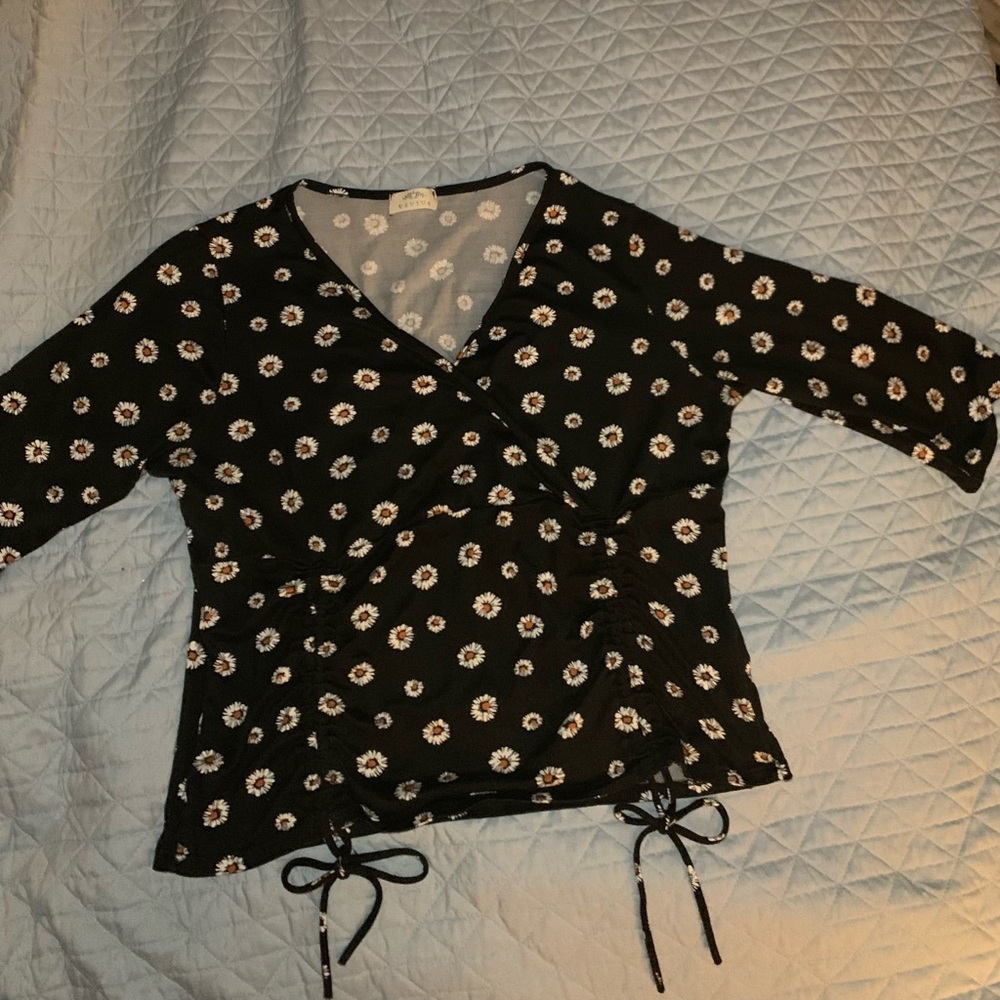 Revive XL black daisy shirt